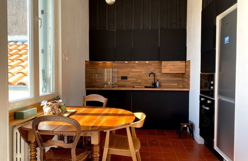 Quartier du Stade House | Traditional Chatelaillonnaise house, 2 bedrooms, large garden, 10 min walk to the beach