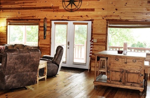 Glenwood Cabin | Traditional Cabin - Perfect for a Couples Getaway