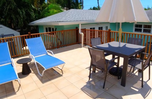 South Sound House | Traditional Caymanian style home 3 Bed/3Bath (8 Guest)