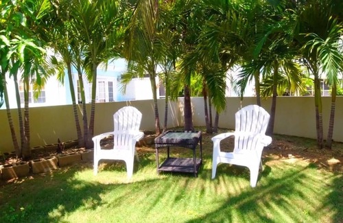 South Sound House | Traditional Caymanian style home 3 Bed/3Bath (8 Guest)