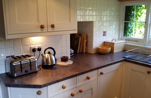Treknow Cottage | Traditional Charming Cottage Above Sandy Beach - a welcoming Family Holiday Home