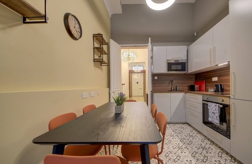 Cospicua House | Traditional Corner Townhouse for rent. Ideal for Groups or Families!