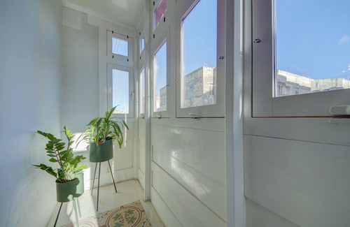 Cospicua House | Traditional Corner Townhouse for rent. Ideal for Groups or Families!