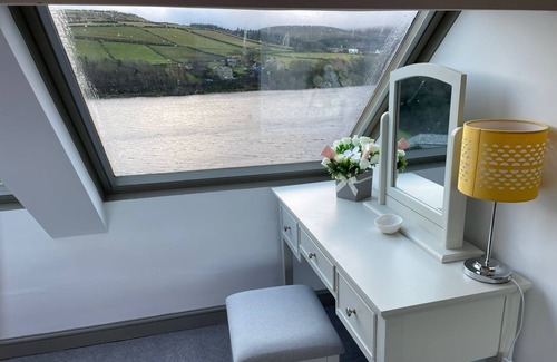 Holmfirth Cottage | Traditional cottage with stunning views and walks on the doorstep.