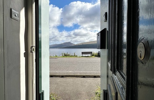 Inveraray Cottage | Traditional Cottage by Loch Fyne, Inveraray with Breathtaking Views
