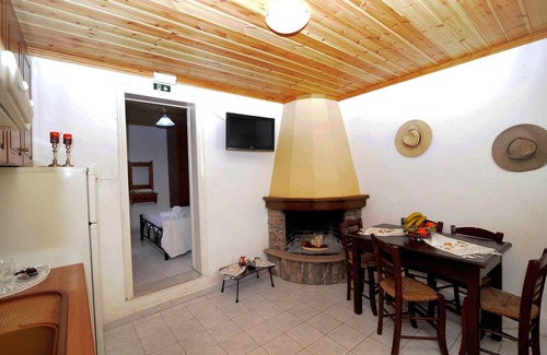 Antipernoi Cottage | Traditional Cottage on the hillside of Antiperni