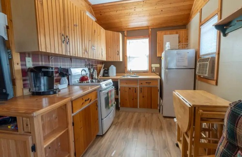 Bala Cottage | Traditional Cottage in Muskoka Lakes Bala