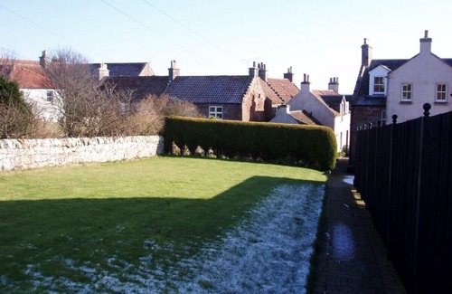 Crail Cottage | Traditional Cottage with large garden and patio, Near harbour