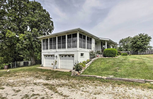 De Soto House | Traditional Country Home in De Soto w/Yard!