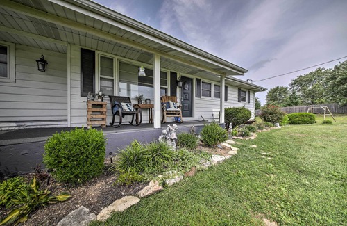 De Soto House | Traditional Country Home in De Soto w/Yard!