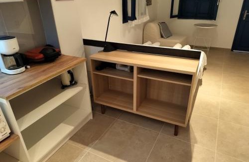 Nea Cryssi Akti Apartment | Traditional Cycladic Studio