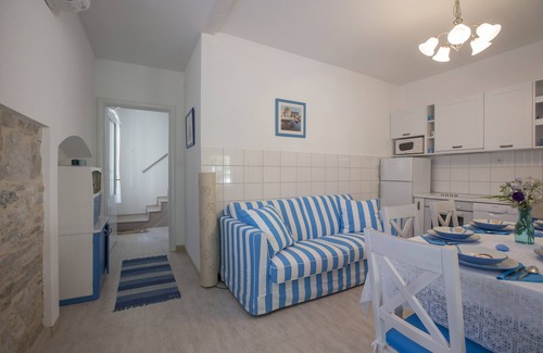 Postira Villa | Traditional detached stone villa 4*, with NEW OUTSIDE JACUZZI, near the beach