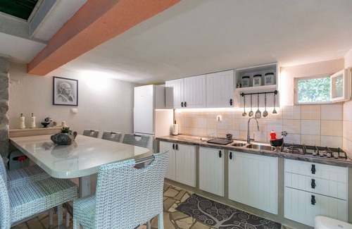 Postira Villa | Traditional detached stone villa 4*, with NEW OUTSIDE JACUZZI, near the beach