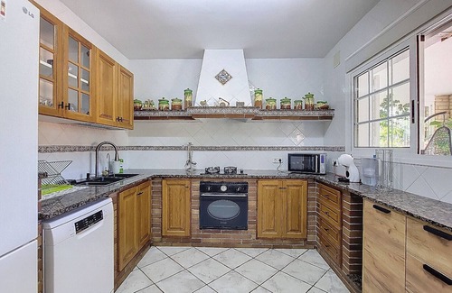 Cunit Villa | Traditional Elegance 1km to beach