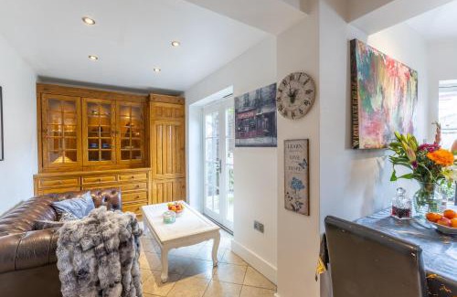 Plumstead House | Traditional English 4 bedroom home in Greenwich