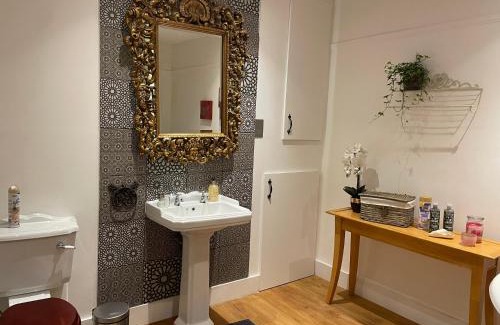 Plumstead House | Traditional English 4 bedroom home in Greenwich