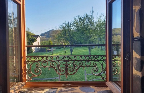 Tignecourt House | traditional, family and animal friendly holiday home m. turned. Garden and terrace