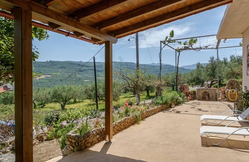 Kolymbari House | Traditional Family Cretan home!