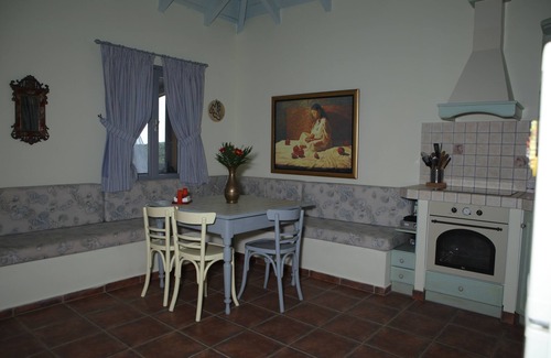 Argostoli Villa | Traditional, family friendly country villa with private pool