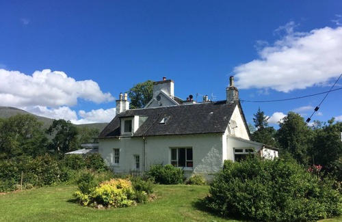 Dalmally Cottage | Traditional Farm Cottage with woodburner above Loch Awe