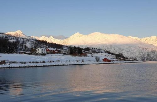 Lyngen House | Traditional farm house located close to fjord