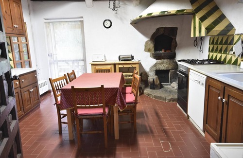 Cartella Cottage | Traditional farmhouse in a rural setting just 7km from Girona. For 14 people.