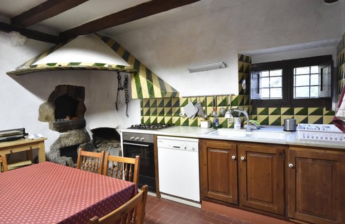 Cartella Cottage | Traditional farmhouse in a rural setting just 7km from Girona. For 14 people.