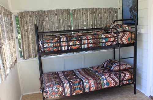 Barrington Other | Traditional Farmhouse Sleeps Up To 10, Wood Fire, Outdoor Bathhouse & Fast WiFi