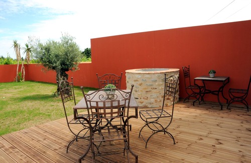 Brouilla Cottage | Traditional farmhouse in the heart of a vineyard with panoramic views.