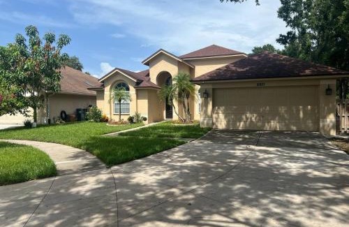 Town 'n' Country House | Traditional Home in Tampa