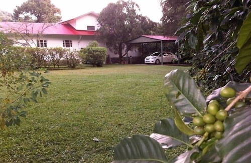 Los Naranjos House | Traditional Home with Gardens by Caldera River Close to Town