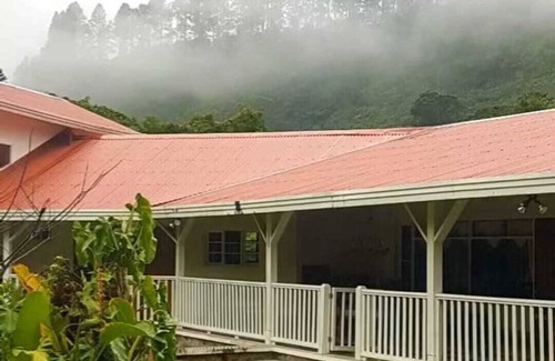 Los Naranjos House | Traditional Home with Gardens by Caldera River Close to Town