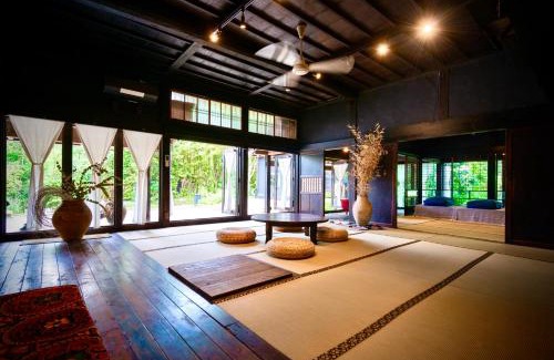 Kimitsu Villa | Traditional house, Blue moon villa, 古民家 蒼月庵