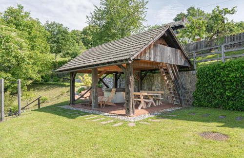 Semic Apartment | Traditional House Kal With Whirlpool - Happy Rentals