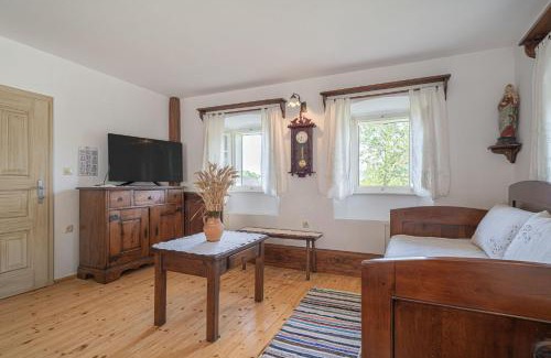 Semic Apartment | Traditional House Kal With Whirlpool - Happy Rentals