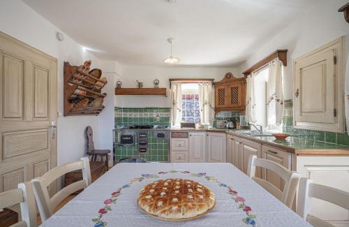 Semic Apartment | Traditional House Kal With Whirlpool - Happy Rentals