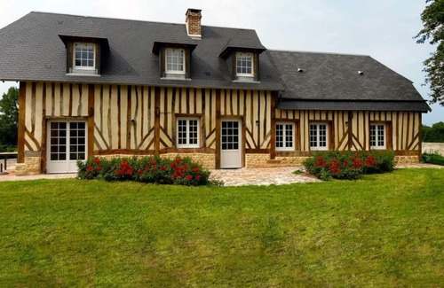Crouttes Cottage | Traditional house with garden, pets allowed, WIFI and all-inclusive amenities