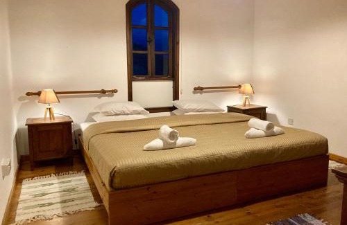 Politiko House | Traditional House with Mountain View - Dierona Village