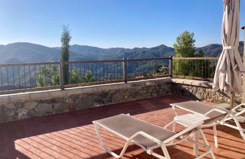 Politiko House | Traditional House with Mountain View - Dierona Village