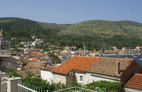 Vis Apartment | Traditional house with two apartments