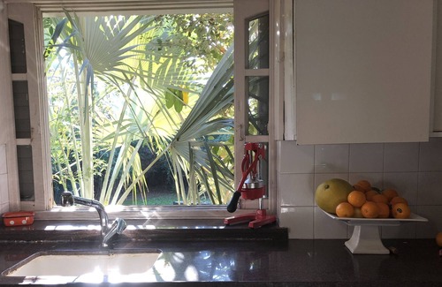 Pardes Hanna House | Traditional israeli family home in large fenced garden with fruit trees