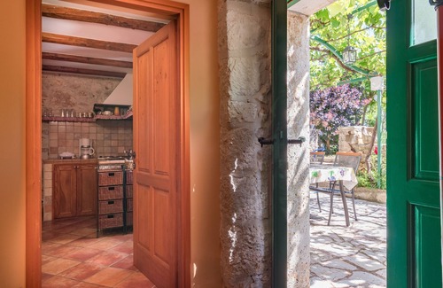 Valdebek Apartment | Traditional Istrian House - Apartment with swimming pool- 15 min from Kamenjak