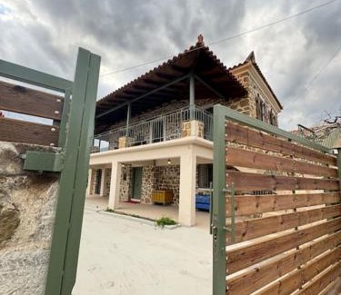 Valira House | Traditional maisonette just 15' from Kalamata