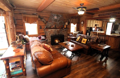 Jefferson Township Cabin | Traditional Mountain Cabin minutes from Kooser Lake and Hidden Valley Resort
