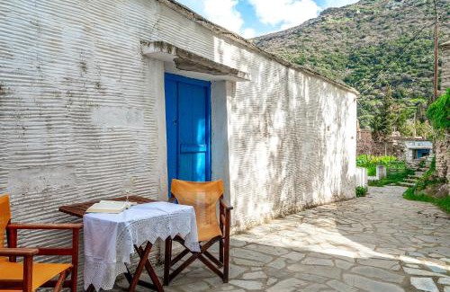 Andros Town Apartment | Traditional Olive Guesthouse