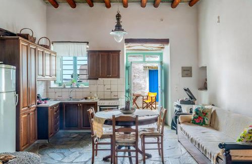 Andros Town Apartment | Traditional Olive Guesthouse