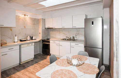 Mitilinii House | Traditional Samos Home with a Jacuzzi and Balcony