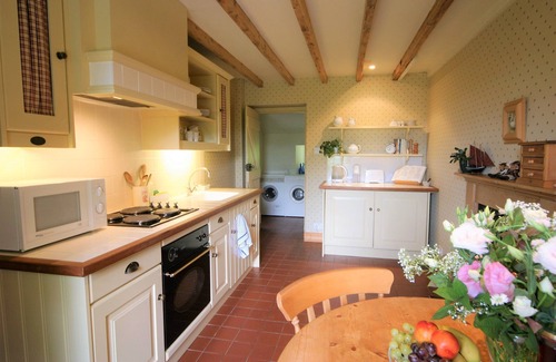 Cairndow Cottage | Traditional Springburn cottage, Loch Fyne 50m, sleeps 5