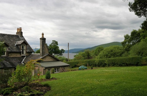 Cairndow Cottage | Traditional Springburn cottage, Loch Fyne 50m, sleeps 5
