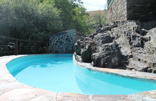 Cerdeira Cottage | Traditional stone house with pool in central Portugal